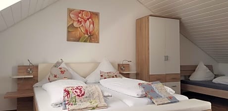 Triple Room with Bathroom