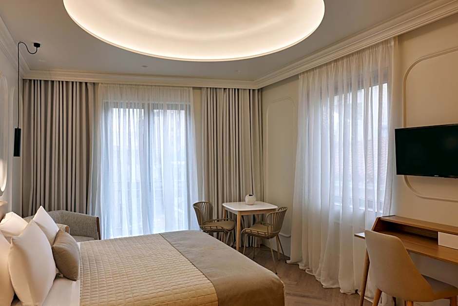 DWELL - Elegant City Stay