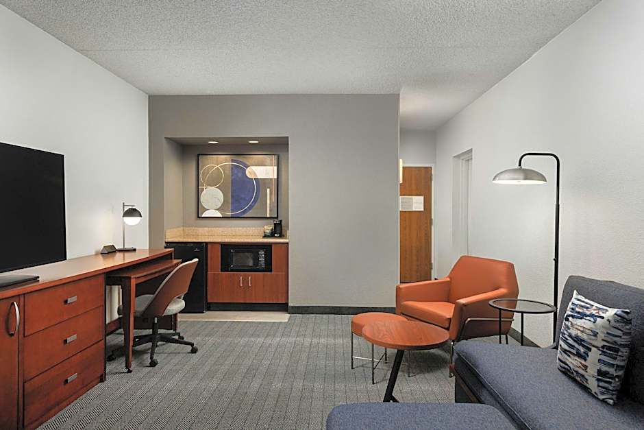Courtyard by Marriott Denver Central Park