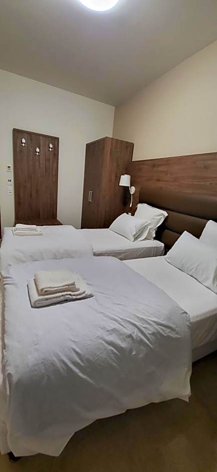 SQUARE HOTEL