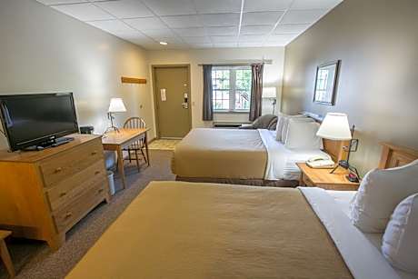 Double Queen Pet Friendly - Upper Level (with Steps)