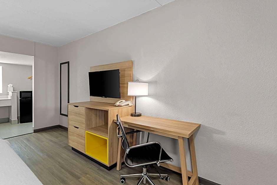 Days Inn by Wyndham Gainesville