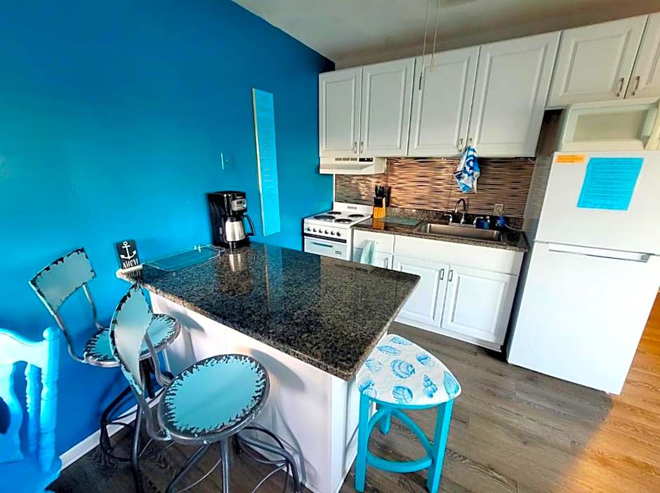 Searenity, Waterside studio in the heart of Treasure Island, walk to beach