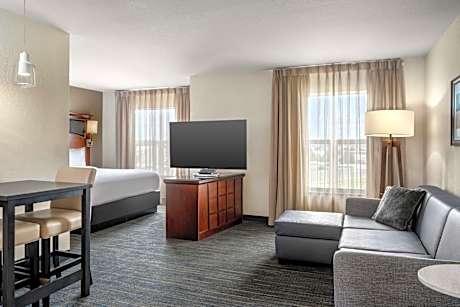 King Studio with Sofa Bed - Hearing Accessible