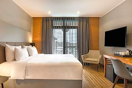 Superior Room with Balcony and Lake View