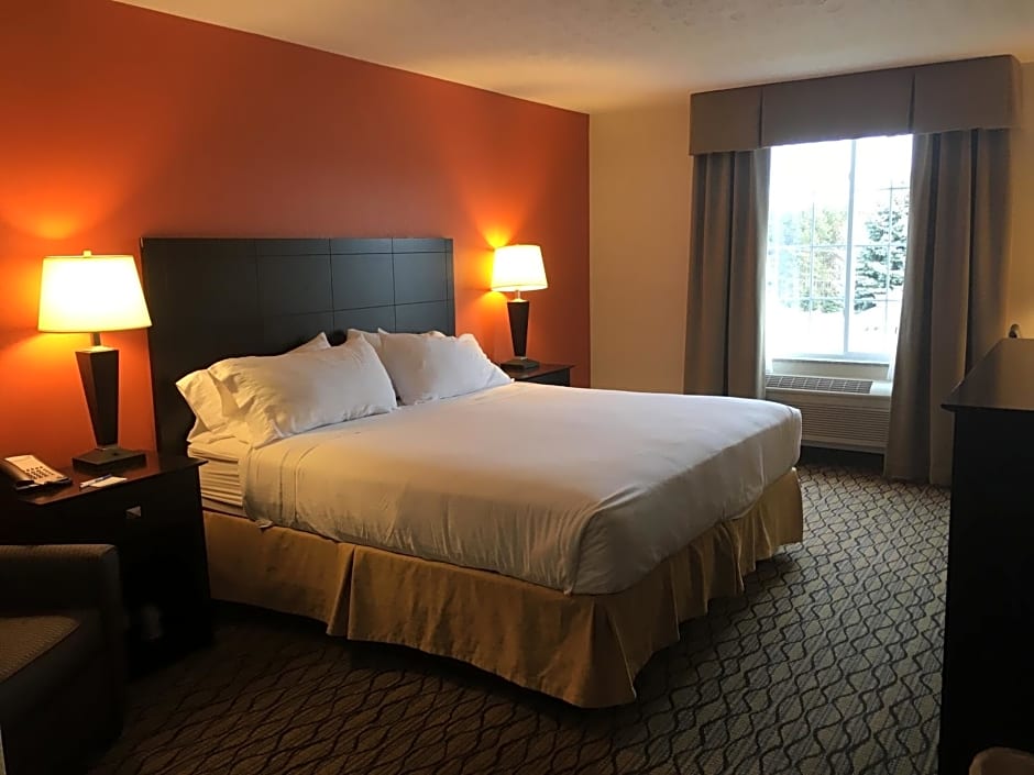 Holiday Inn Express Hotel & Suites Cadillac By IHG