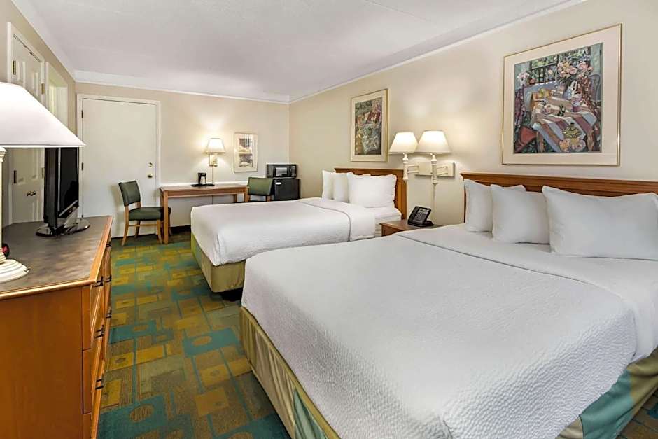 La Quinta Inn & Suites by Wyndham Albuquerque Northeast