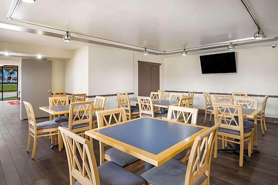 Econo Lodge Live Oak