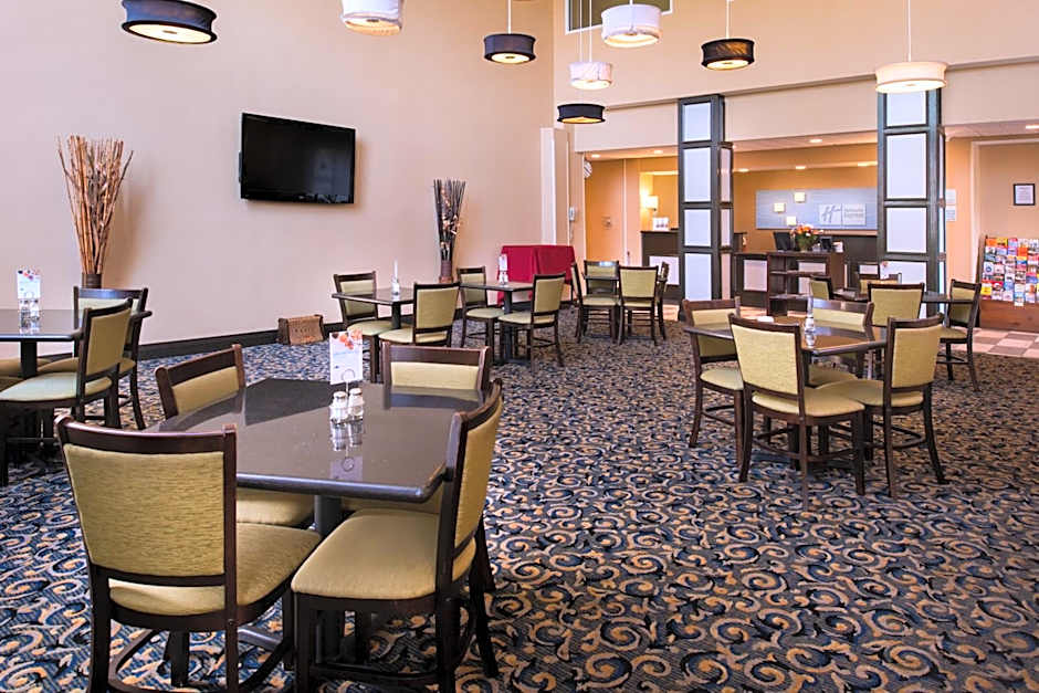 Holiday Inn Express & Suites Bucyrus by IHG