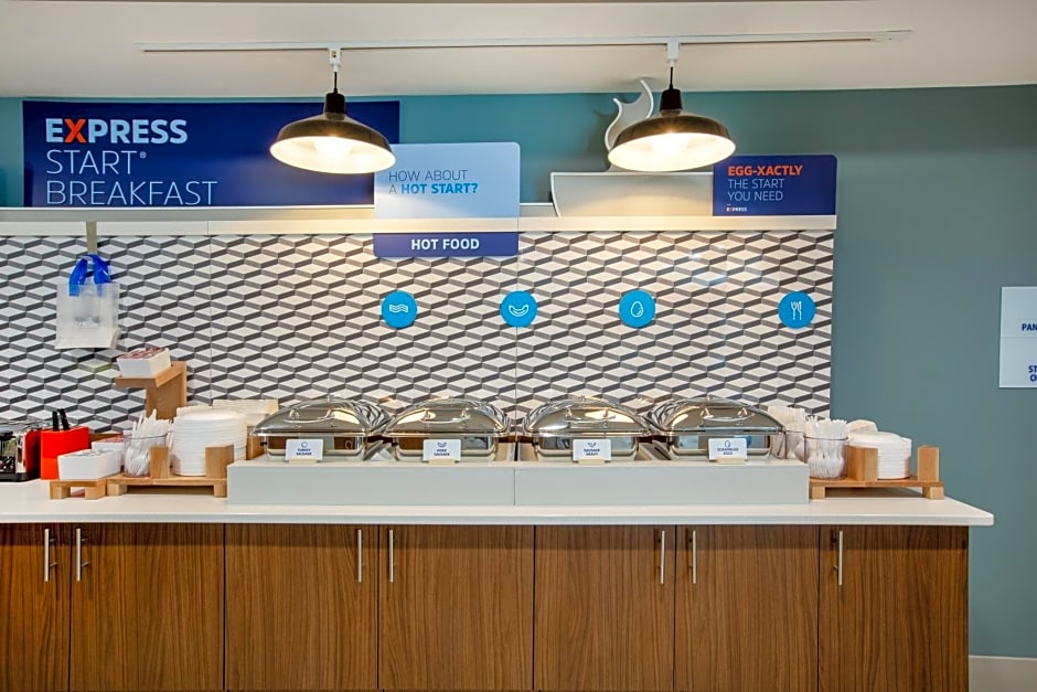 Holiday Inn Express Hastings, an IHG Hotel