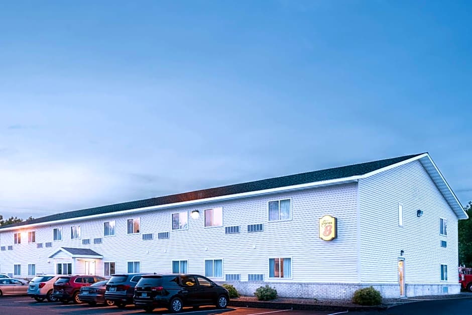 Super 8 by Wyndham Phillips