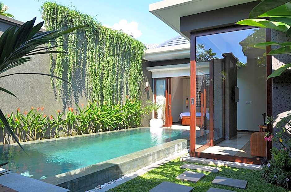 Seminyak Icon - by Karaniya Experience