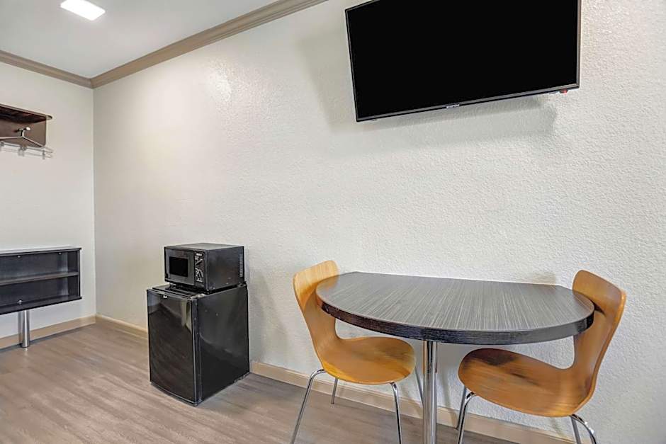 Motel 6-Red Bluff, CA