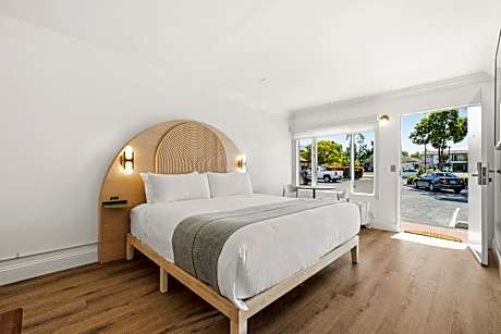 Deluxe King ADA - Renovated