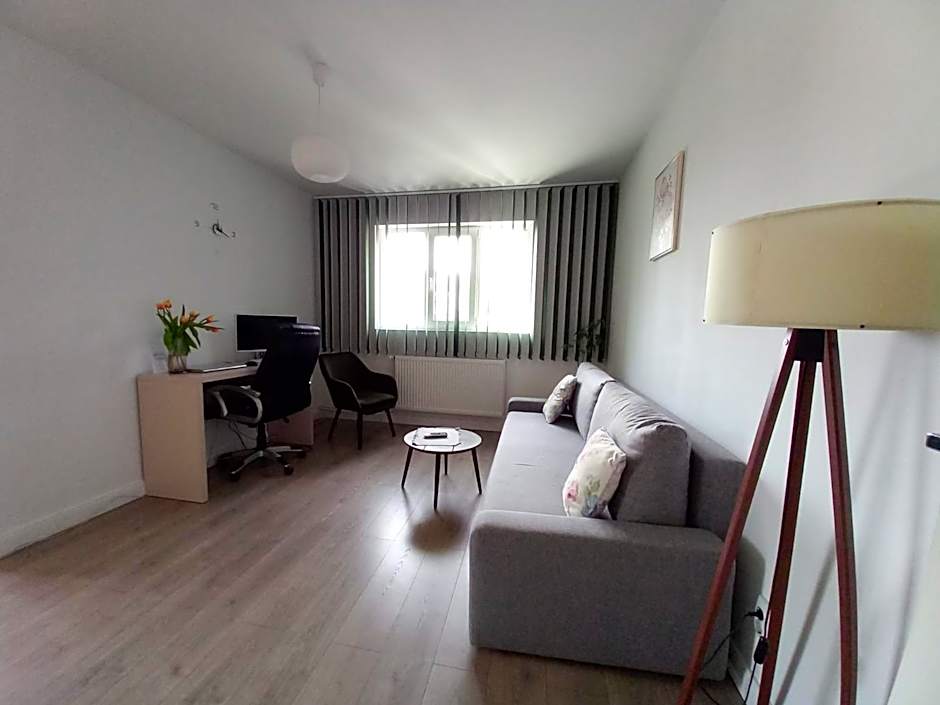 4 Seasons Apartments