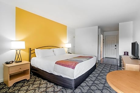 Comfortable Accommodations - 1 King Bed
