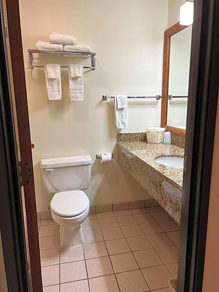Serena Inn & Suites