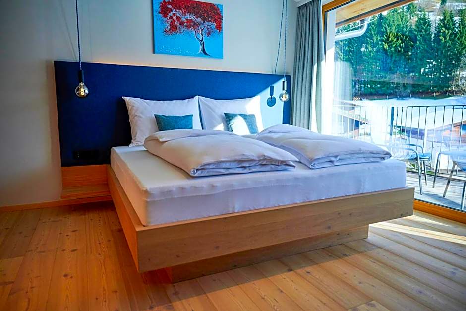 Wellness und Brunch Hotel MorgenZeit beheizter Naturteich Genuss Frühstück bis 13 Uhr Hochkönig Sommercard