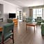 La Quinta Inn & Suites by Wyndham Pittsburgh Airport