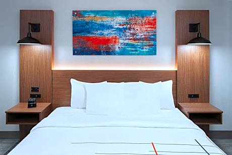 Deluxe King Room with Jetted Tub, Non-Smoking