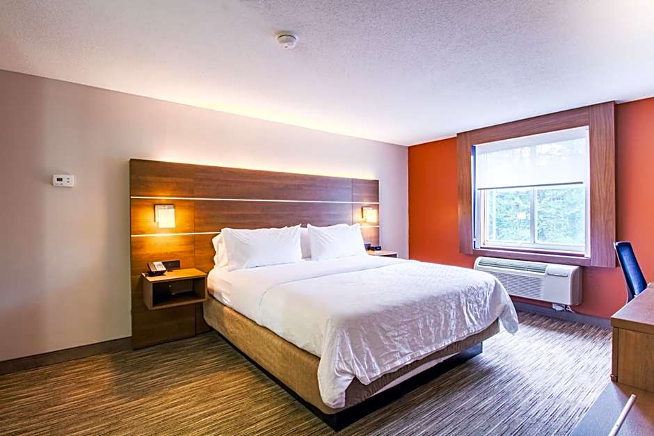 Holiday Inn Express & Suites Lincoln East - White Mountains By IHG