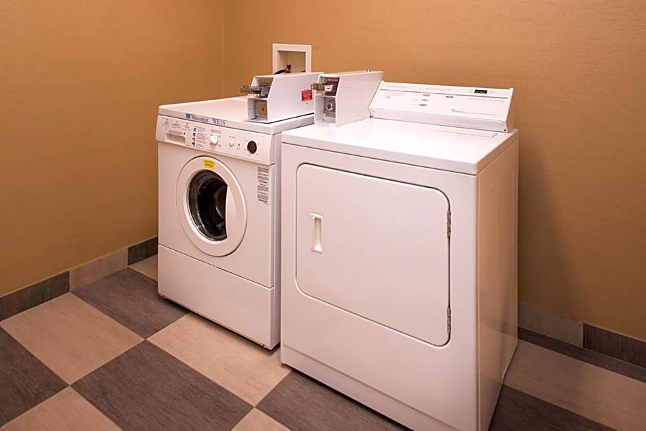 Holiday Inn Express & Suites Bucyrus by IHG