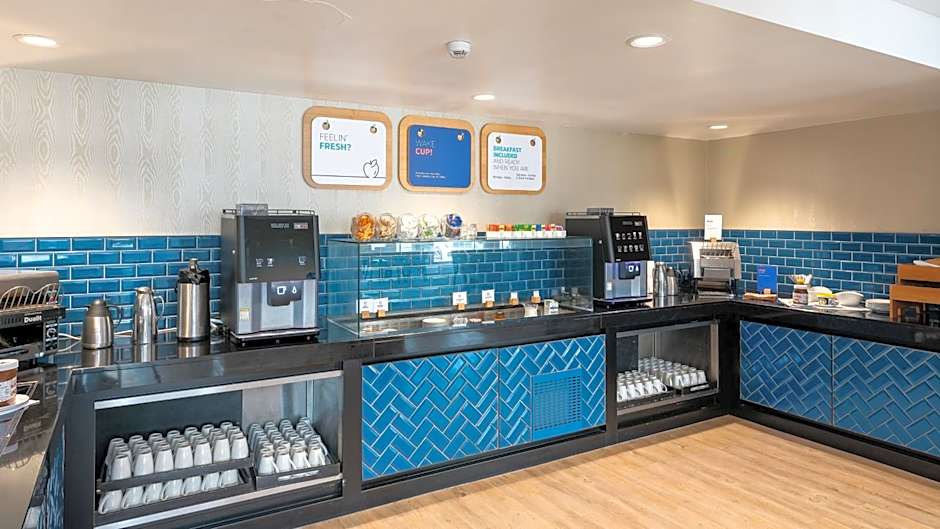 Holiday Inn Express Leigh - Sports Village By IHG