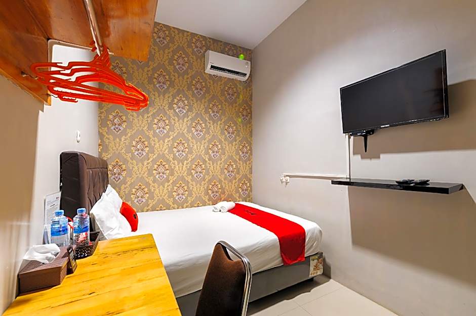 RedDoorz near Waterpark Citra Garden Medan