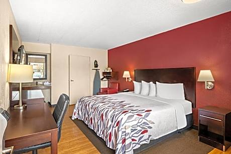 Deluxe King Room Disability Access Roll-ln Shower Smoke Free