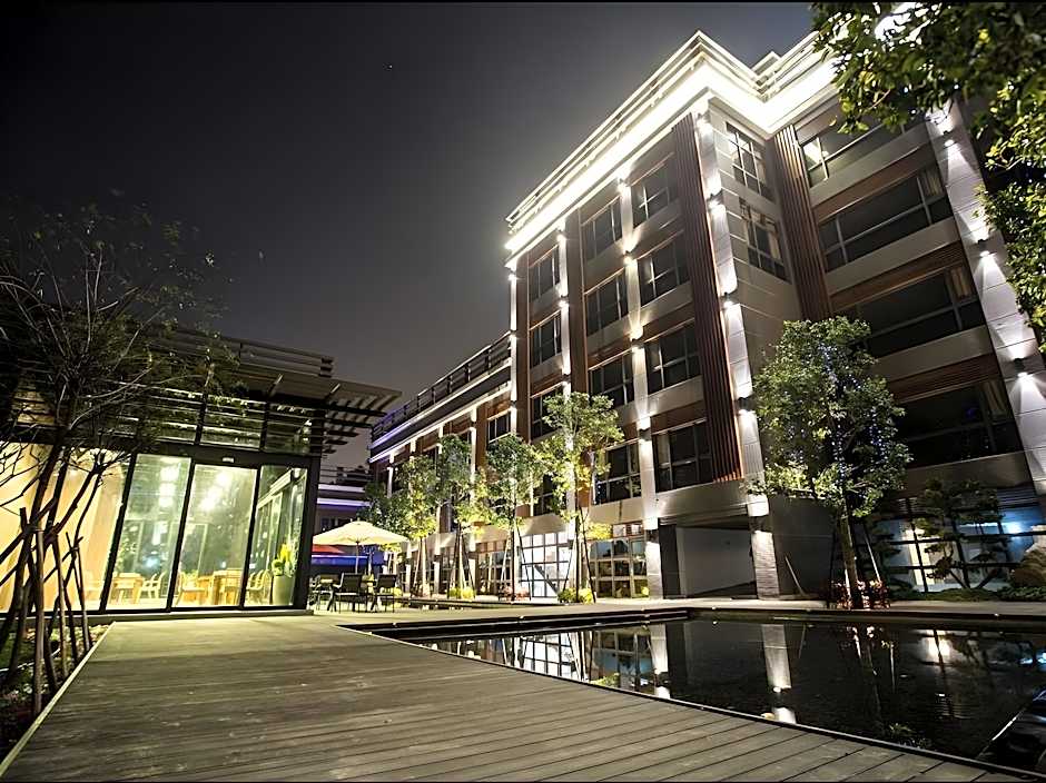 Imperial Dynasty Exquisite Hotel