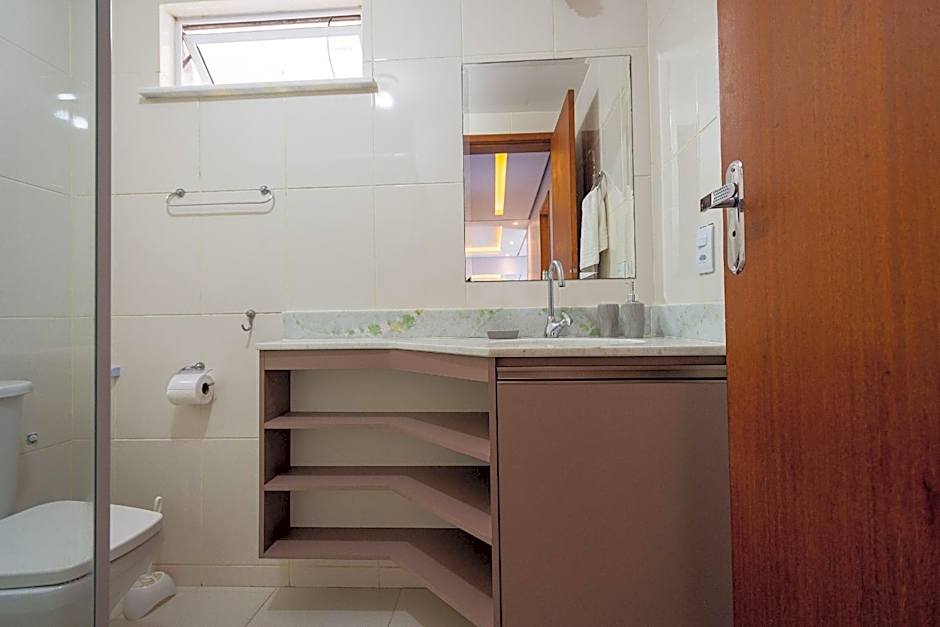 Ap. Alto padrão Costa Azul 200m da praia | ROTR304