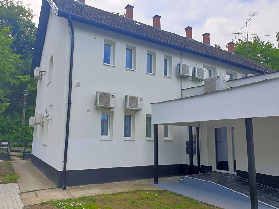 Kid Família Panzió Balatonszárszó