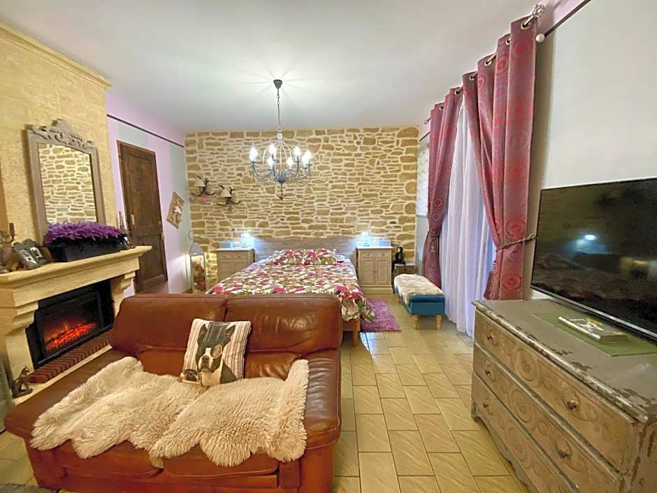 Ô Clair de Lune au cœur de Sarlat - Chambres climatisées - Parking privé - Piscine chauffée - Spa et massages