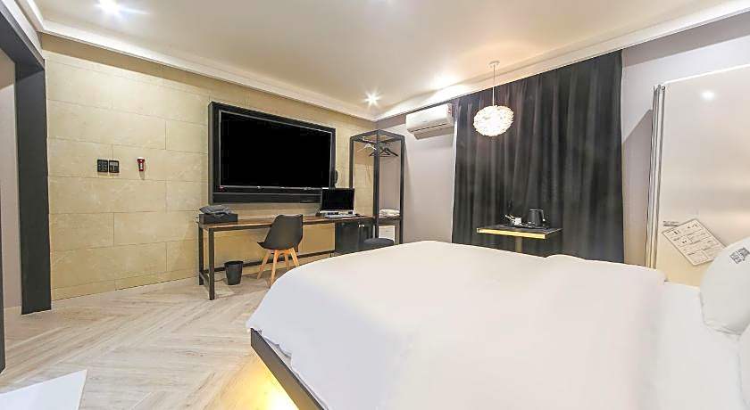 Masan First Class Hotel