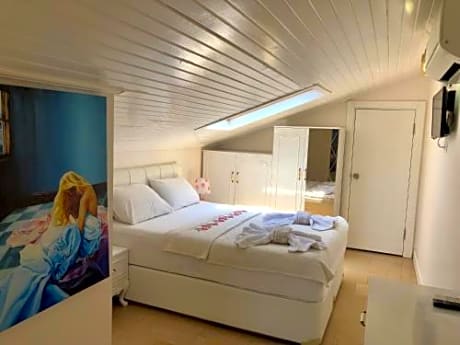 Queen Room with Balcony