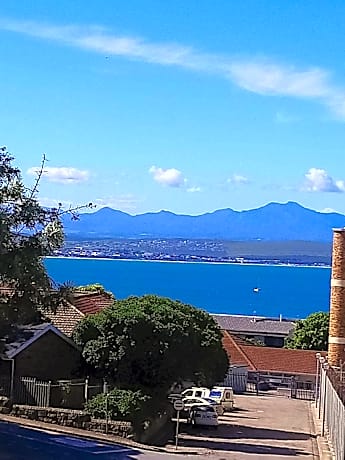 Bed in 8-Bed Mixed Dormitory Room