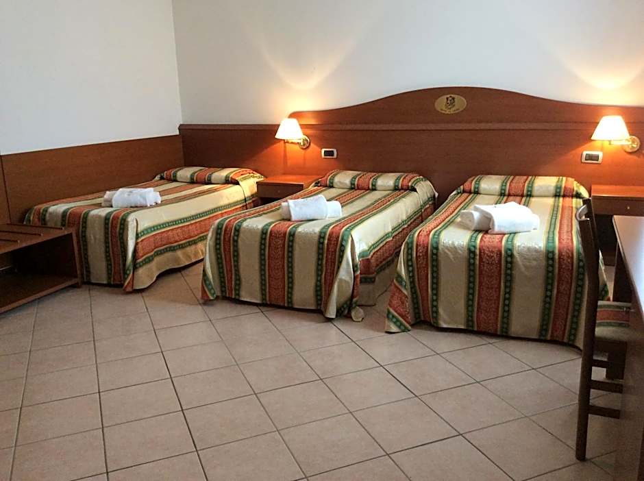 Hotel Pizzeria Ristorante "Al Leone"