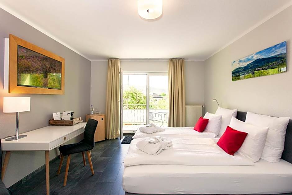 Moselhotel Weinhaus Simon `Sauna`Restaurant`ELadesäule