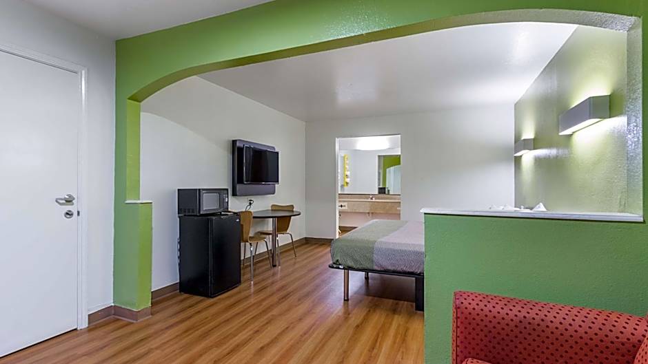 Motel 6-San Marcos, TX - North