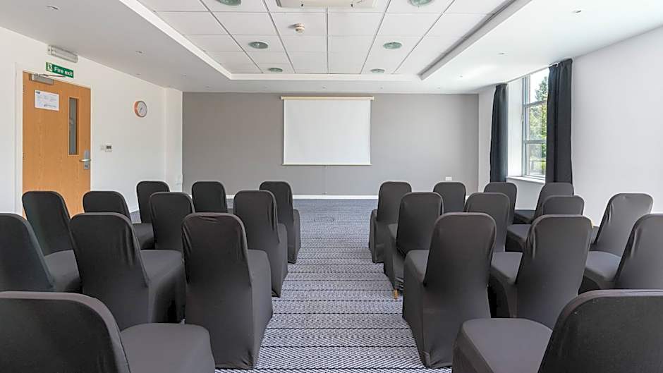 Holiday Inn Express Leigh - Sports Village By IHG