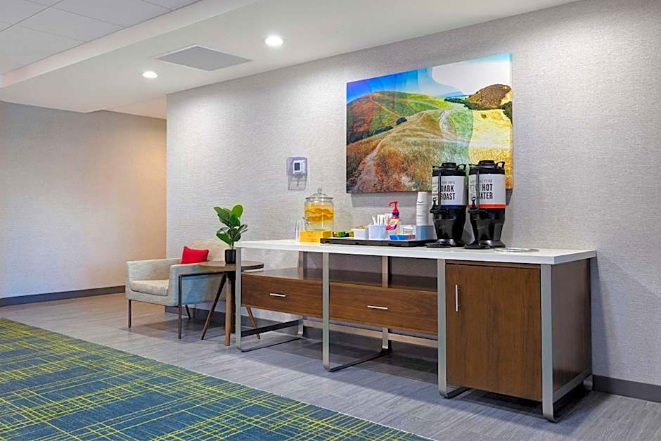 Hampton Inn By Hilton & Suites Marina