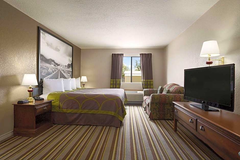 Super 8 by Wyndham Childress