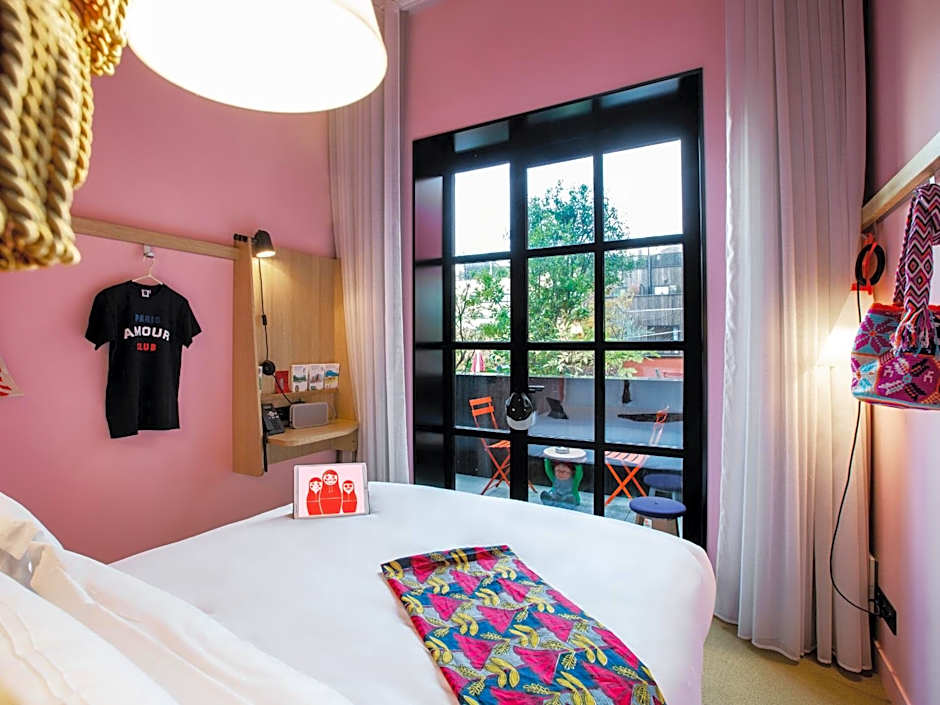 MOB HOTEL Paris Les Puces