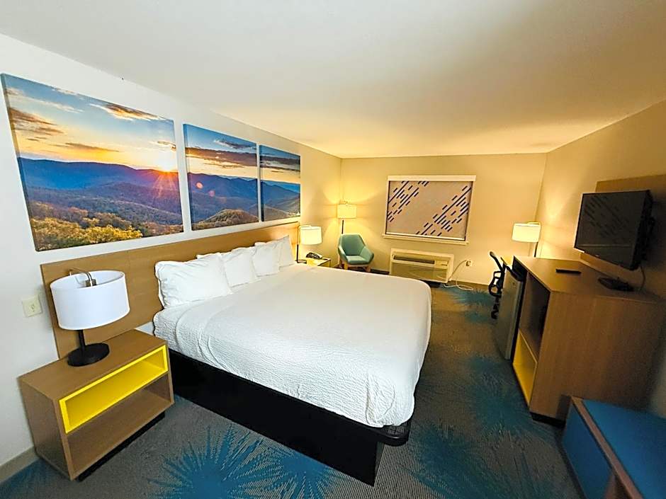 Days Inn & Suites by Wyndham Brinkley