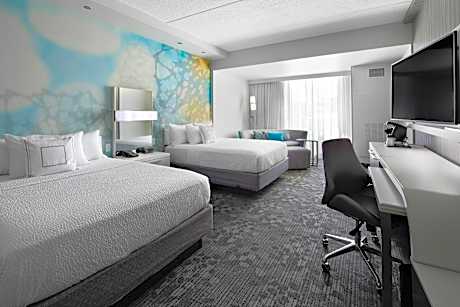 Larger Guest room, 2 Queen, Sofa bed
