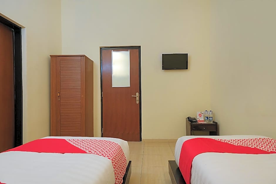 OYO 461 Hotel Madukoro Near RSI Hidayatullah
