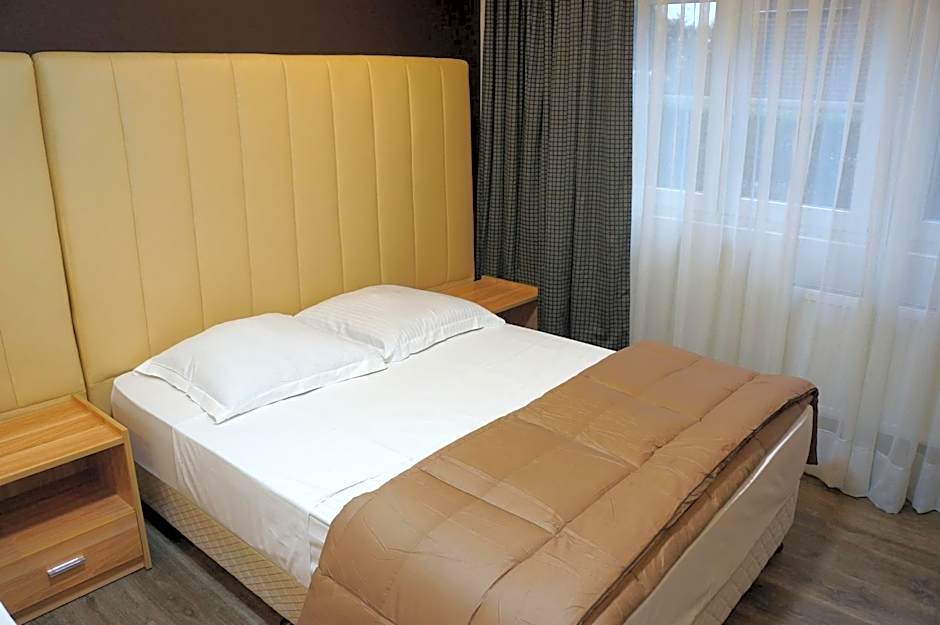 Photo 1 of 4 of Hotel Evergreen