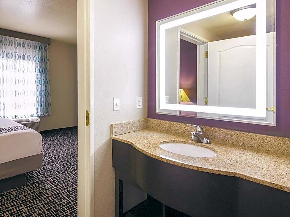 La Quinta Inn & Suites by Wyndham Bowling Green