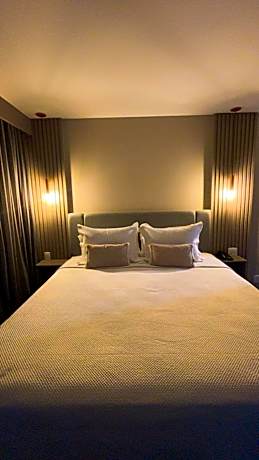 Deluxe Suite with Spa Bath