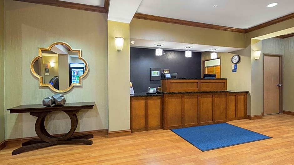 Best Western Legacy Inn & Suites Beloit/South Beloit